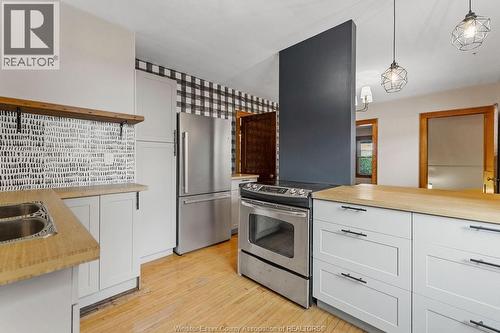 557 Moy Ave, Windsor, ON - Indoor Photo Showing Kitchen With Double Sink
