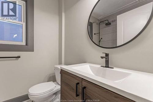 557 Moy Ave, Windsor, ON - Indoor Photo Showing Bathroom