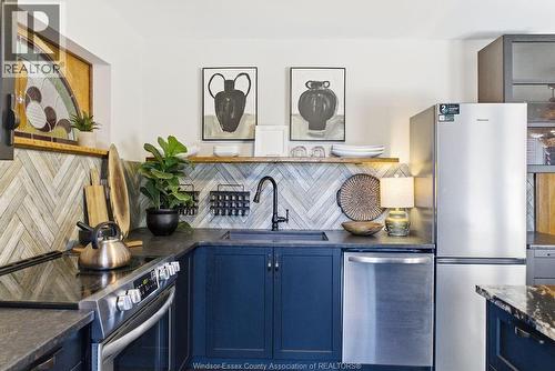 557 Moy Ave, Windsor, ON - Indoor Photo Showing Kitchen