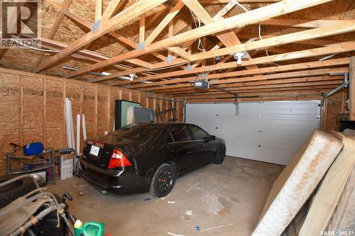 106 Geary Crescent, Saskatoon, SK - Indoor Photo Showing Garage