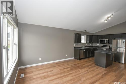 106 Geary Crescent, Saskatoon, SK - Indoor Photo Showing Kitchen With Stainless Steel Kitchen