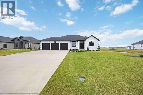 3745 QUEEN STREET  Plympton-Wyoming, ON N0N 1E0