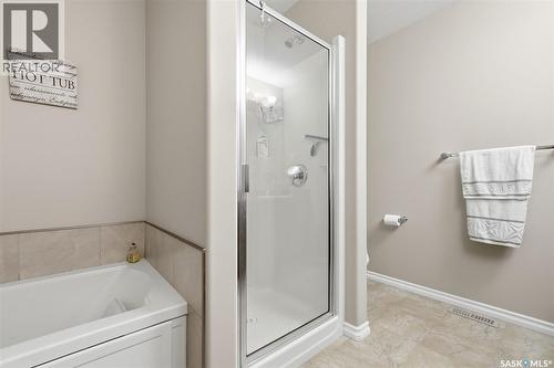 6902 Maple Vista Drive, Regina, SK - Indoor Photo Showing Bathroom