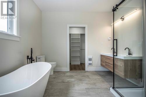 13 Reddley Place, Conception Bay South, NL - Indoor Photo Showing Bathroom