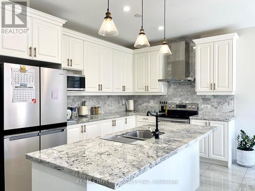 3 Collier Crescent, Markham, ON - Indoor Photo Showing Kitchen With Double Sink With Upgraded Kitchen