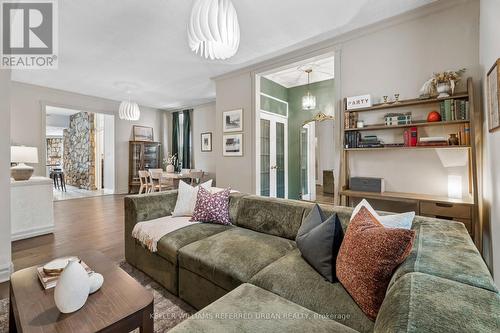 84 Smith Avenue, Hamilton, ON - Indoor Photo Showing Living Room