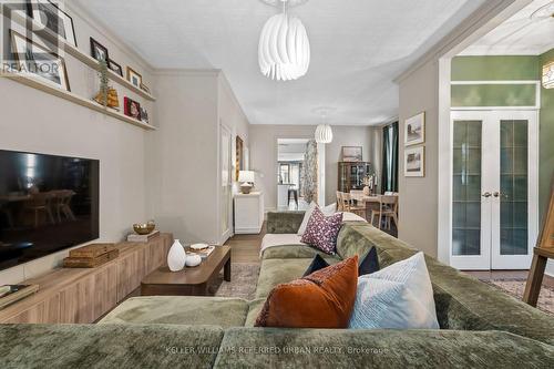 84 Smith Avenue, Hamilton, ON - Indoor Photo Showing Living Room