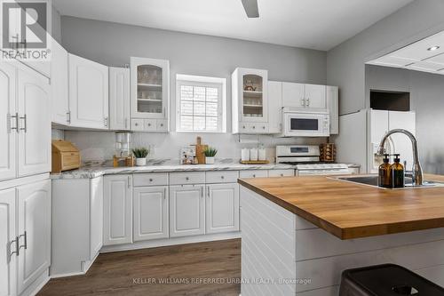 84 Smith Avenue, Hamilton, ON - Indoor Photo Showing Kitchen