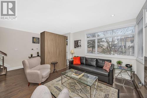 383 Princeton Avenue, Ottawa, ON - Indoor Photo Showing Living Room
