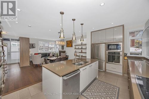 383 Princeton Avenue, Ottawa, ON - Indoor Photo Showing Kitchen With Upgraded Kitchen