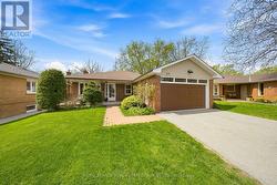 29 NORBERT CRESCENT Toronto, ON M9C 3J8