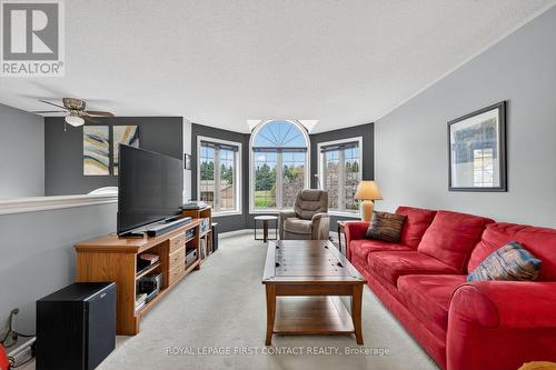 23 Mcfadden Drive, Springwater, ON - Indoor Photo Showing Living Room