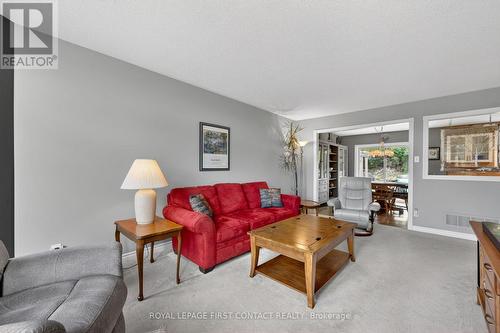 23 Mcfadden Drive, Springwater, ON - Indoor Photo Showing Living Room