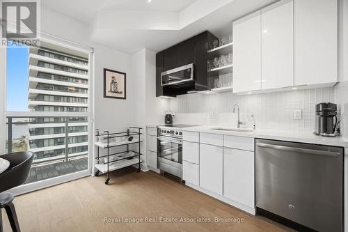 2301 - 33 Shore Breeze Drive, Toronto, ON - Indoor Photo Showing Kitchen