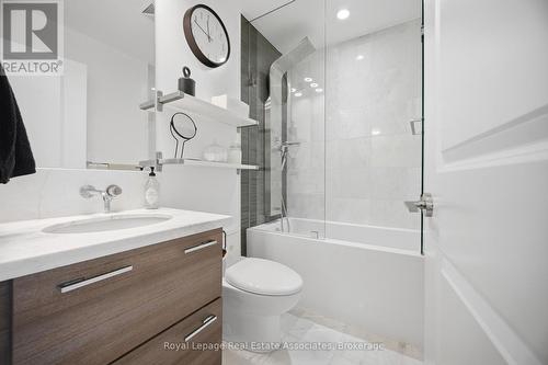 2301 - 33 Shore Breeze Drive, Toronto, ON - Indoor Photo Showing Bathroom