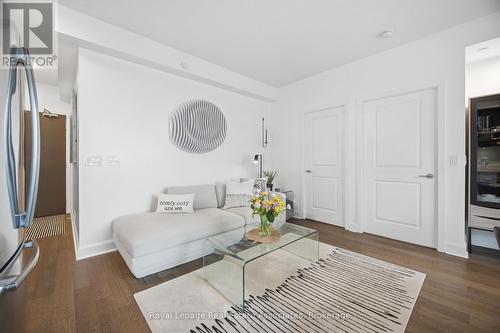 2301 - 33 Shore Breeze Drive, Toronto, ON - Indoor Photo Showing Living Room