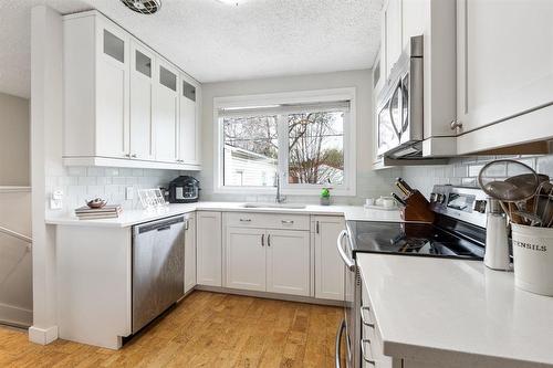 20 Barberry Road, Winnipeg, MB - Indoor Photo Showing Kitchen