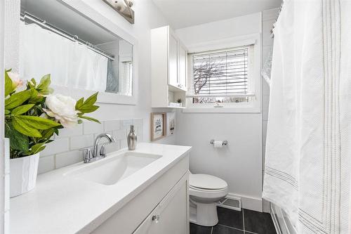 20 Barberry Road, Winnipeg, MB - Indoor Photo Showing Bathroom