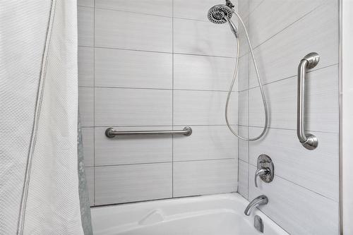 20 Barberry Road, Winnipeg, MB - Indoor Photo Showing Bathroom