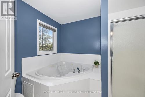 49 Chantilly Gate, Ottawa, ON - Indoor Photo Showing Bathroom