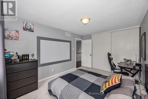 49 Chantilly Gate, Ottawa, ON - Indoor Photo Showing Bedroom
