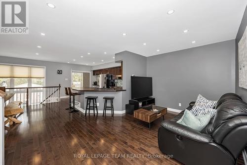 49 Chantilly Gate, Ottawa, ON - Indoor Photo Showing Living Room