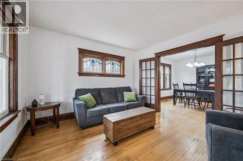 9 Spadina Road E, Kitchener, ON - Indoor Photo Showing Living Room
