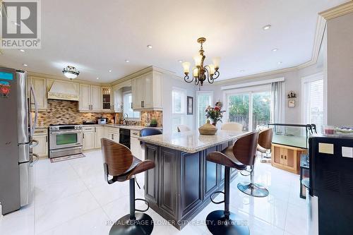 656 Esprit Crescent, Mississauga, ON - Indoor Photo Showing Kitchen With Upgraded Kitchen