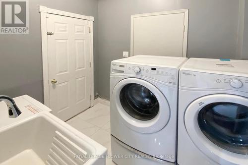 656 Esprit Crescent, Mississauga, ON - Indoor Photo Showing Laundry Room