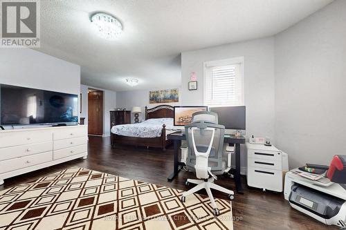 656 Esprit Crescent, Mississauga, ON - Indoor Photo Showing Bedroom