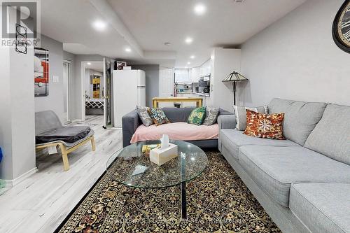 656 Esprit Crescent, Mississauga, ON - Indoor Photo Showing Living Room