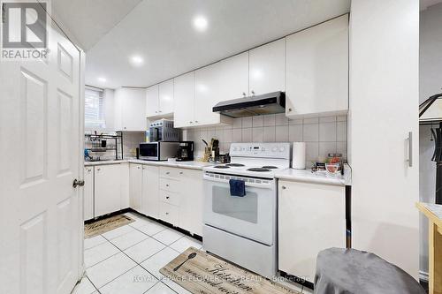 656 Esprit Crescent, Mississauga, ON - Indoor Photo Showing Kitchen