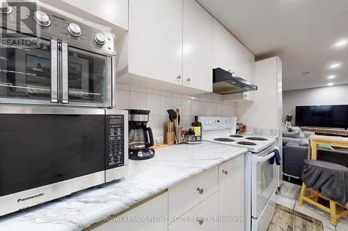 656 Esprit Crescent, Mississauga, ON - Indoor Photo Showing Kitchen