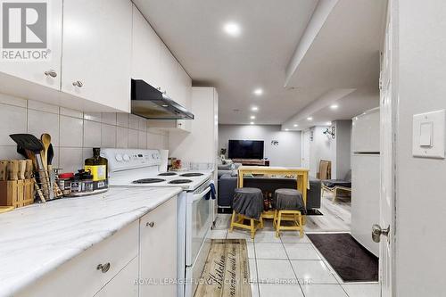 656 Esprit Crescent, Mississauga, ON - Indoor Photo Showing Kitchen