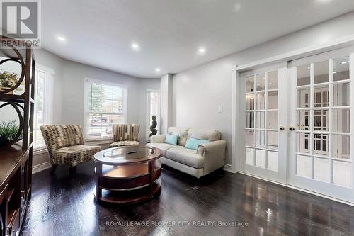 656 Esprit Crescent, Mississauga, ON - Indoor Photo Showing Living Room