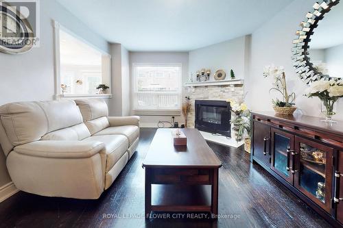 656 Esprit Crescent, Mississauga, ON - Indoor Photo Showing Living Room With Fireplace