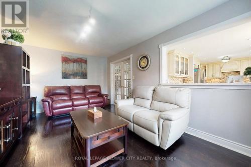656 Esprit Crescent, Mississauga, ON - Indoor Photo Showing Living Room
