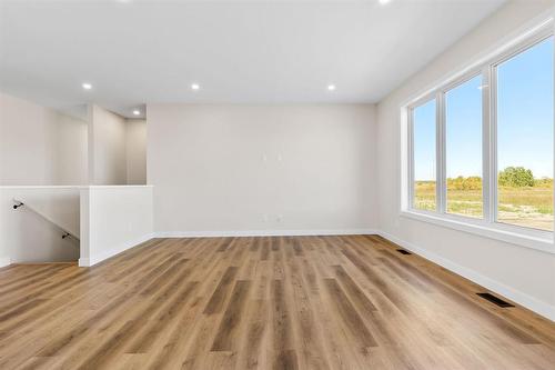 10 Reed Cove, Anola, MB - Indoor Photo Showing Other Room