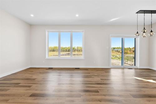 10 Reed Cove, Anola, MB - Indoor Photo Showing Other Room