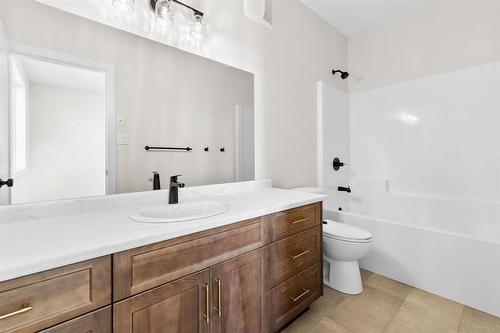 10 Reed Cove, Anola, MB - Indoor Photo Showing Bathroom