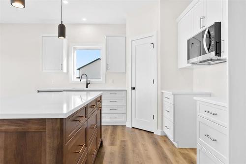 10 Reed Cove, Anola, MB - Indoor Photo Showing Kitchen
