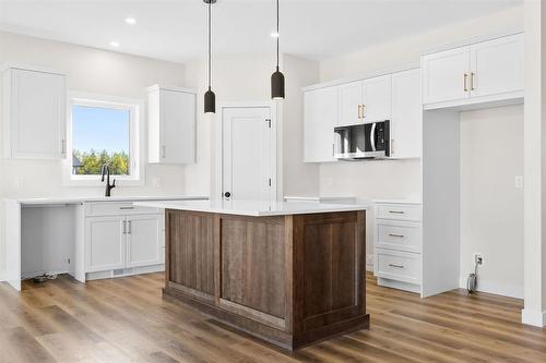 10 Reed Cove, Anola, MB - Indoor Photo Showing Kitchen