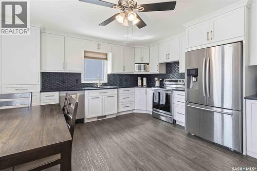 134 Russell Road, Saskatoon, SK - Indoor Photo Showing Kitchen With Upgraded Kitchen