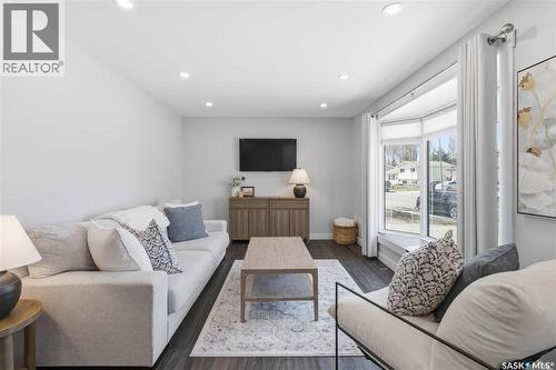 134 Russell Road, Saskatoon, SK - Indoor Photo Showing Living Room