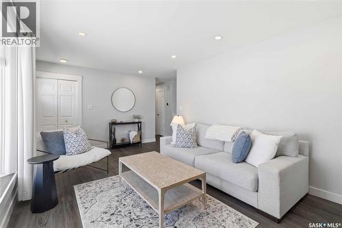134 Russell Road, Saskatoon, SK - Indoor Photo Showing Living Room