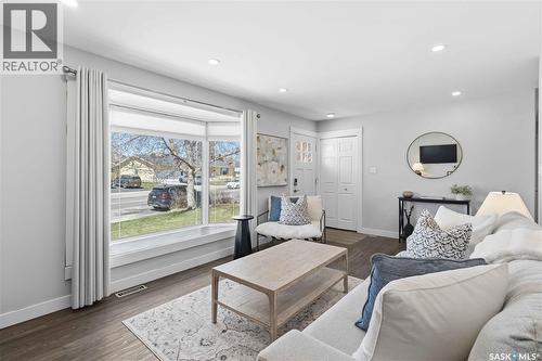 134 Russell Road, Saskatoon, SK - Indoor Photo Showing Living Room