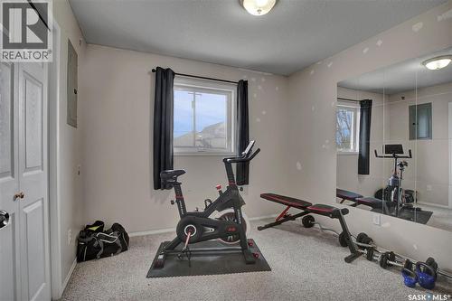 1418 B Avenue N, Saskatoon, SK - Indoor Photo Showing Gym Room