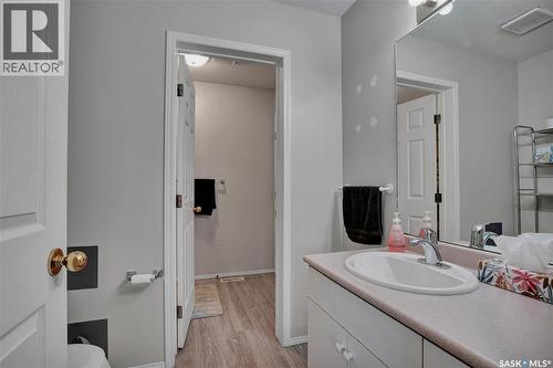 1418 B Avenue N, Saskatoon, SK - Indoor Photo Showing Bathroom