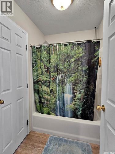 1418 B Avenue N, Saskatoon, SK - Indoor