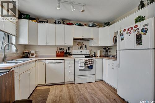 1418 B Avenue N, Saskatoon, SK - Indoor Photo Showing Kitchen With Double Sink